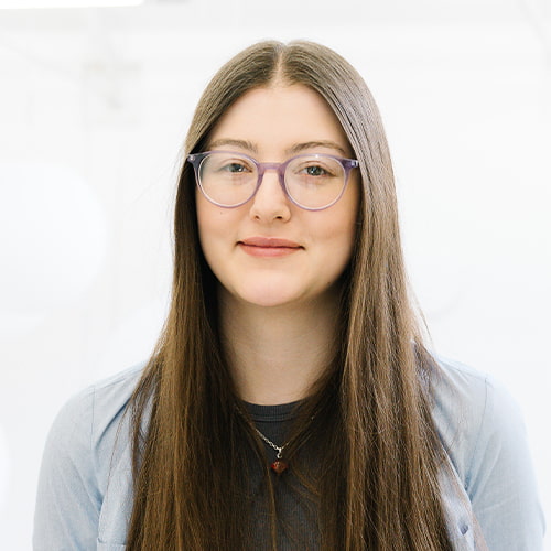 Erin Warden Headshot